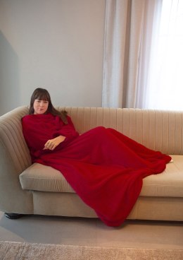 Koc z rękawami PUCH MALINA